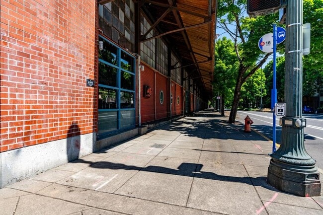 Building Photo - 820 NW Naito Pkwy