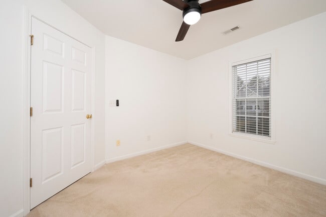 Building Photo - 3939 Creekside Ct