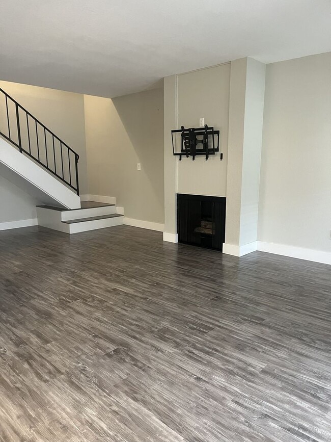 Building Photo - Available Now!  2-Bedroom, 1.5 Bath Condo ...