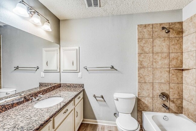 Building Photo - 2306 Cambridge Ct N