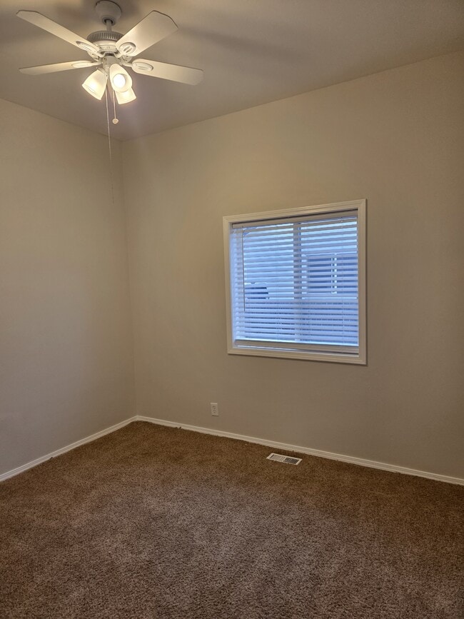 Building Photo - 917 W Greenhead St