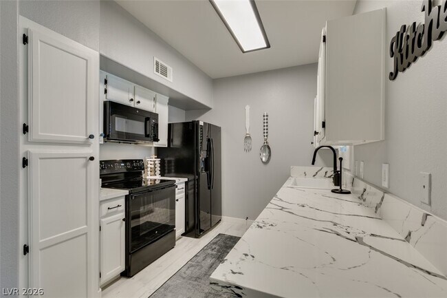 Building Photo - 7255 W Sunset Rd