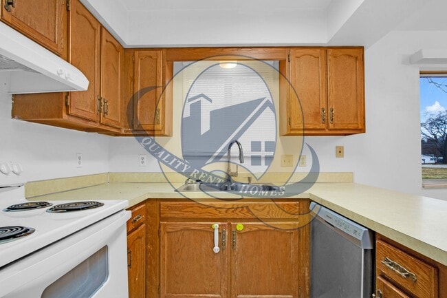 Building Photo - Available Now! - 3 Bedroom 1.5 Bath in Kearsley School District!