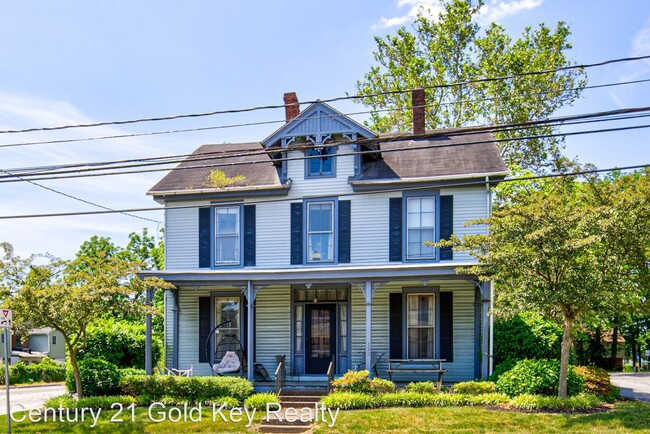 Building Photo - 3 br, 1.5 bath House - 133 West Main Street