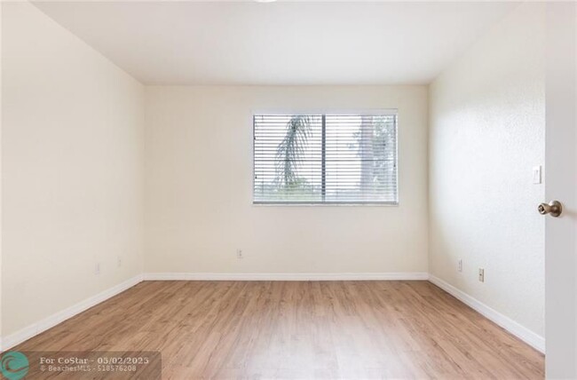 Building Photo - 417 Vista Isles Dr