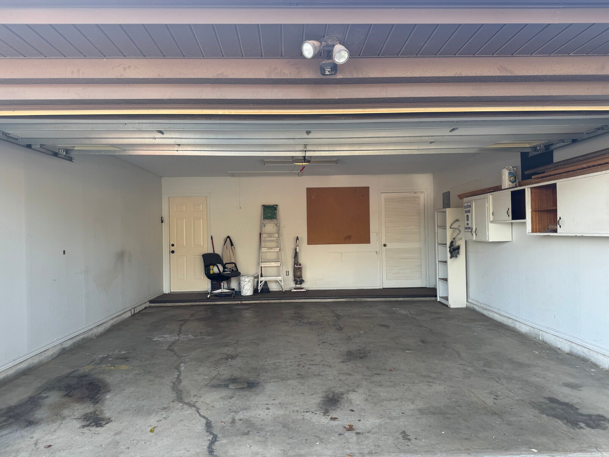 Building Photo - 8608 Geneva Ave