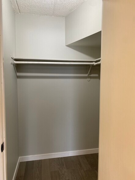 Building Photo - 5411 W Lawrence Ave