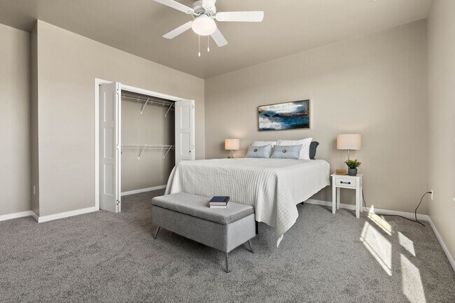 Building Photo - Very Large/Spacious 1-Bedroom/1.5-Bath, unit 104