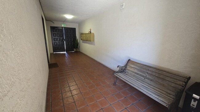 Building Photo - 785 W 19th St