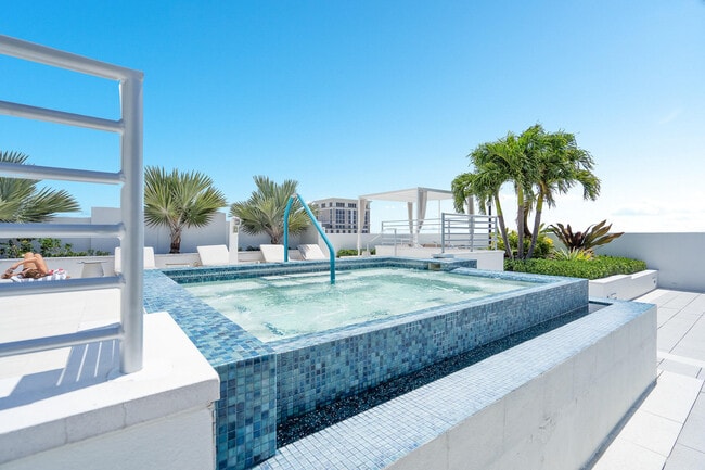 Building Photo - 155 E Boca Raton Rd