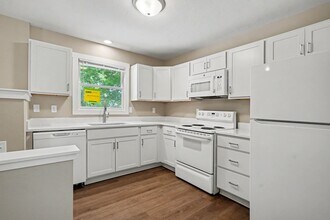 Building Photo - 136 Scotts Dr