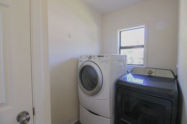 Building Photo - Exceptional Monterey Heights 4 Bedroom Hou...