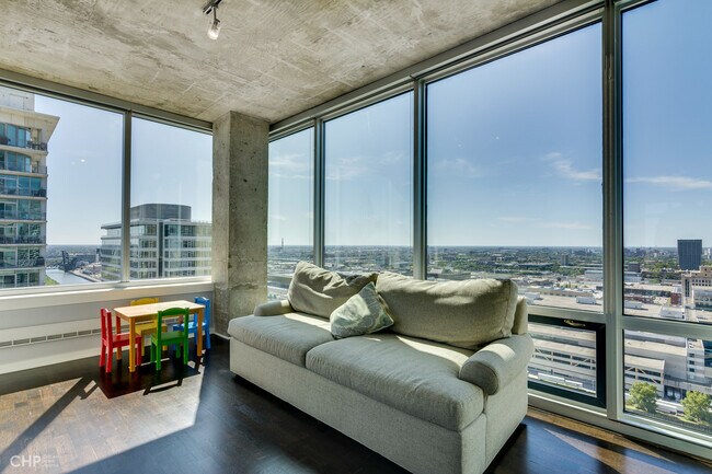 Building Photo - 611 S Wells St