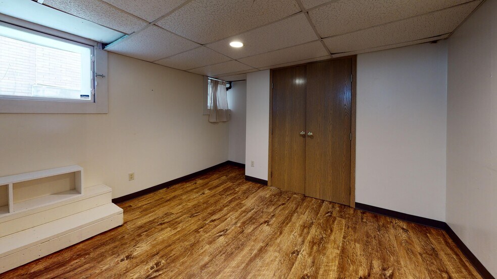 Building Photo - 155 E 13th Ave