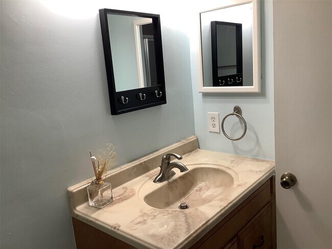 Building Photo - 70 Normandy B