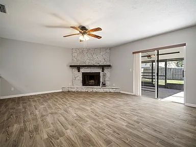 Building Photo - Beautiful Valrico Home | No Carpet + Screened Patio + Bonus Room