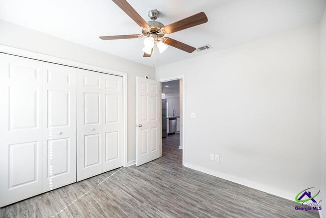 Building Photo - 101 Shasta Dr