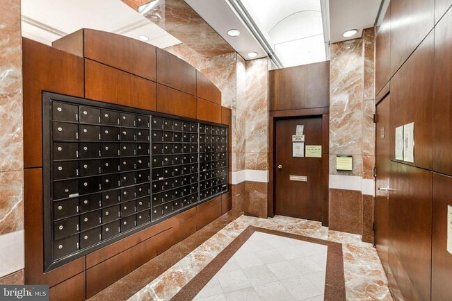 Building Photo - 4801 Fairmont Ave