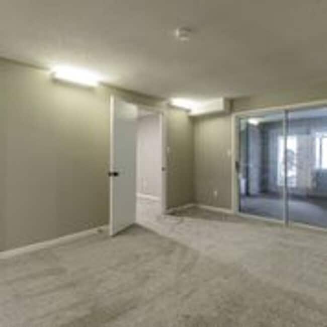 Building Photo - 1510 Woodrail Ave