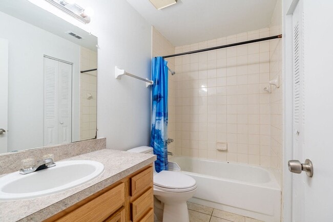 Building Photo - Beautiful 3 bedroom 2.5 bathroom townhouse for rent near USF.