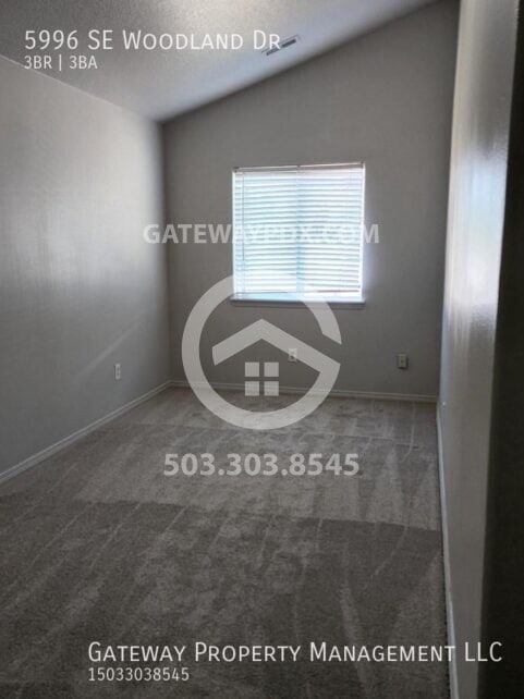 Building Photo - 5996 SE Woodland Dr