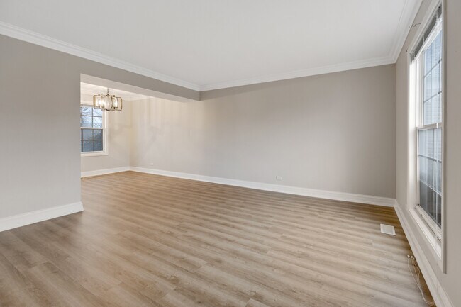 Building Photo - 3245 Gresham Ln E