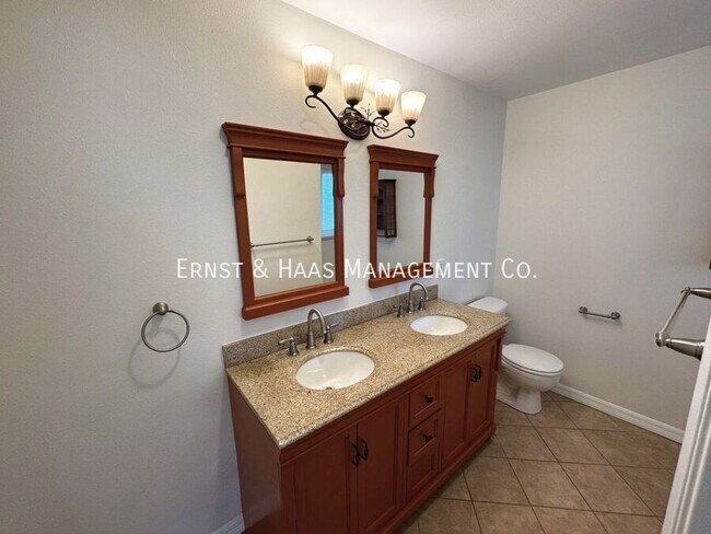 Building Photo - 242 1/2 Belmont Ave.-