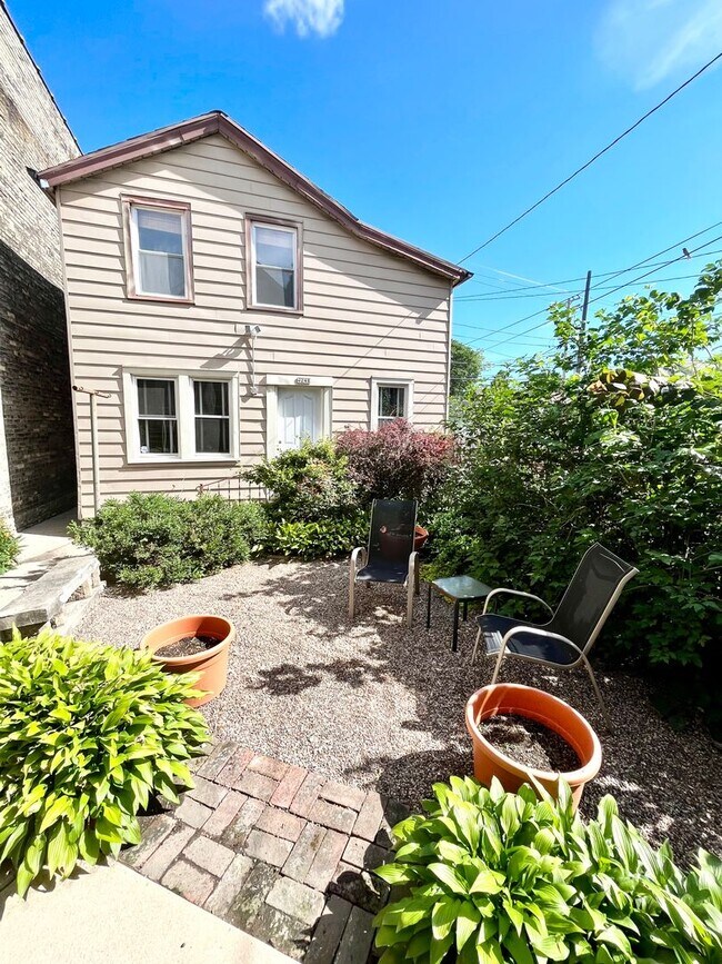 Building Photo - 424/424A, 424B W. Washington Street