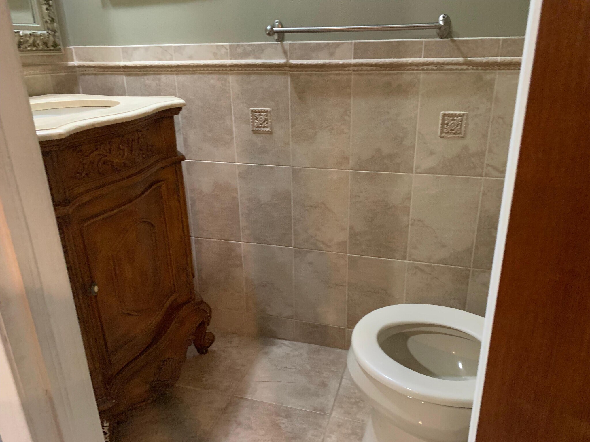 Building Photo - 7501 Hana Rd