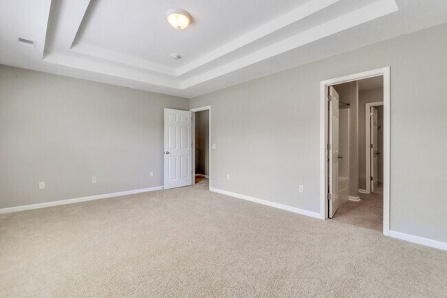 Building Photo - 3 Bed, 2. 5 Bath Like New Townhome in Richmond Hill