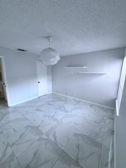 Building Photo - 2866 S University Dr