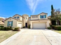 Building Photo - Spacious 3 Bedroom Home with Loft, Large Backyard & 2 Car Garage