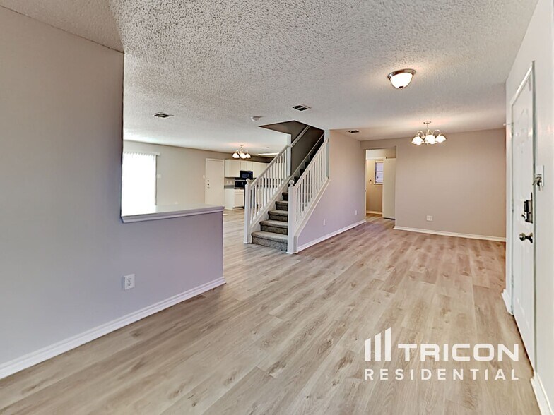 Building Photo - 1052 Shadywood Dr