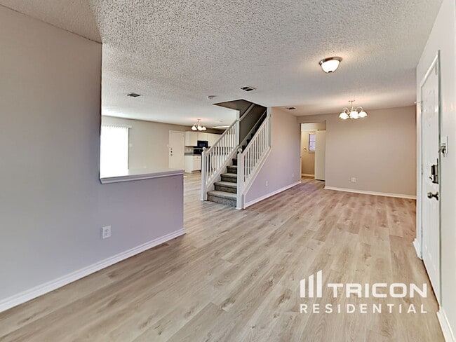 Building Photo - 1052 Shadywood Dr