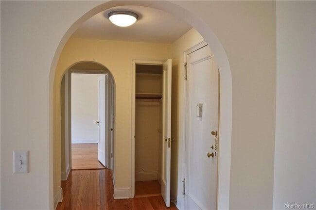 Building Photo - 22 Sagamore Rd
