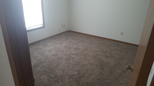 Building Photo - 3 Bed 2.5 Bath 2 Car Garage Split Duplex- ...