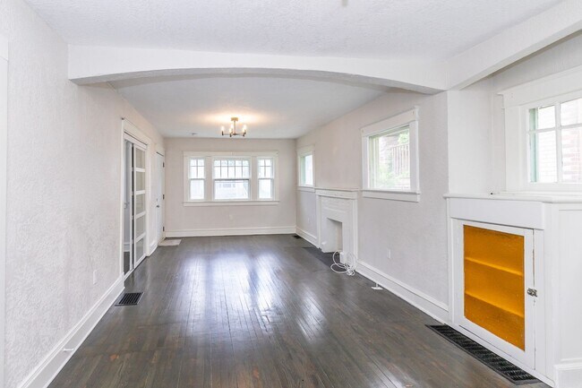 Building Photo - 2024 E 48th Terrace