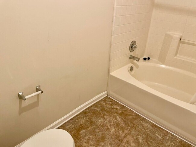 Building Photo - 1428 Southern Gardens Dr