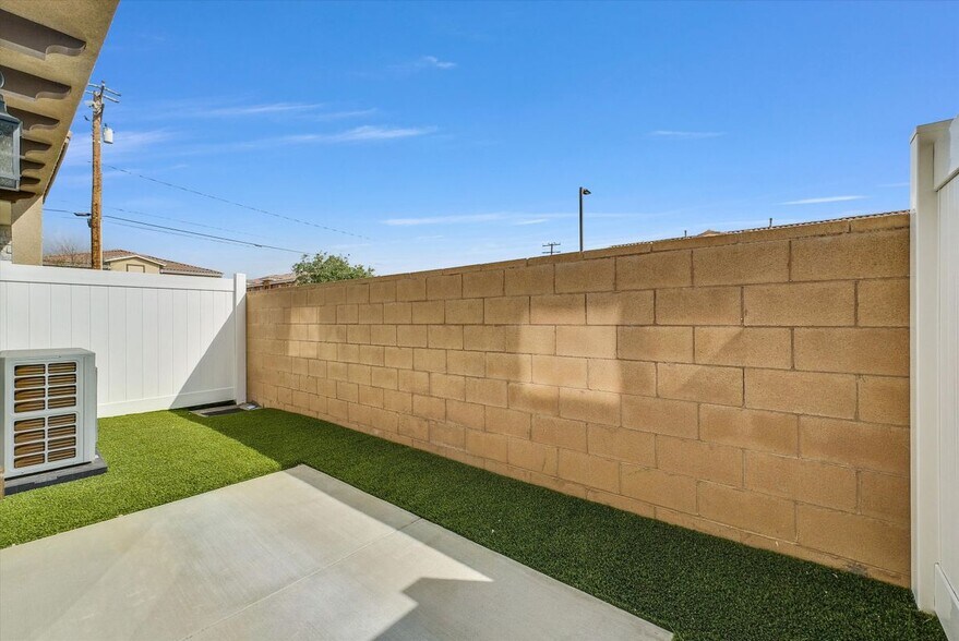 Building Photo - 16385 Valencia Ave