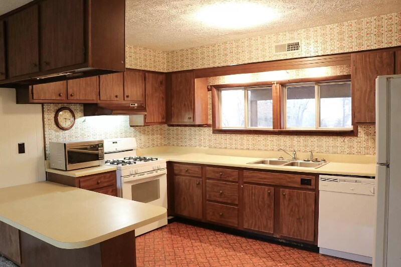 Building Photo - 425 N Hillsdale Dr