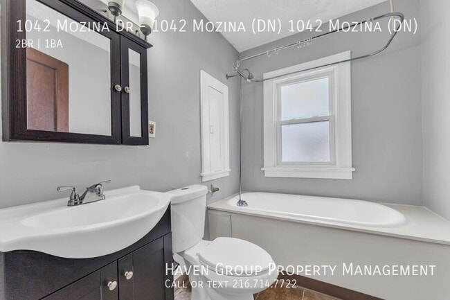 Building Photo - 1042 Mozina Dr