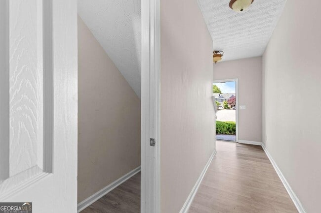 Building Photo - 6604 Splashwater Dr