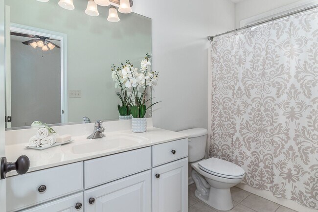 Building Photo - Lovely Riverwood Home
