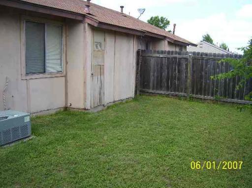 Building Photo - 8904 Meadow Trace St