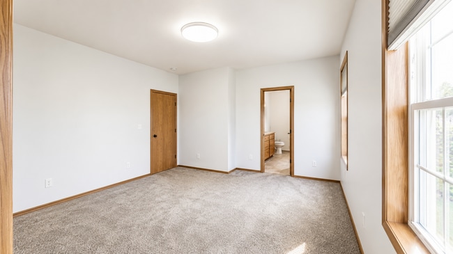 Building Photo - Pet friendly 3 bedroom home availanle June 1st!