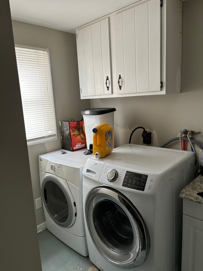 Building Photo - 94 W Cayuga St