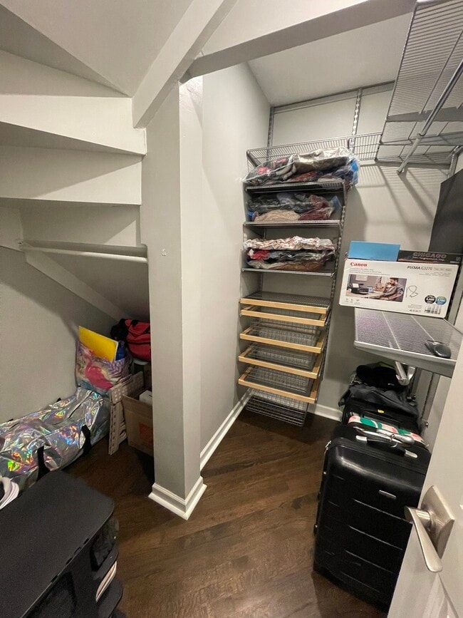 Building Photo - 3230 N Elston Ave