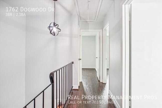 Building Photo - 1762 Dogwood Dr