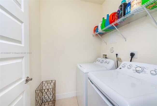 Building Photo - 4740 NW 84th Ct