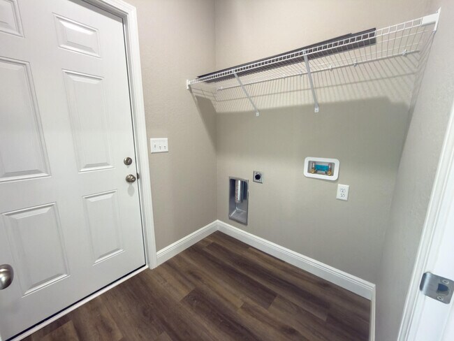 Building Photo - 6637 Water St